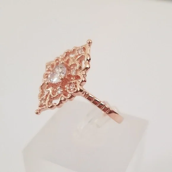 18k Antique Style Ring - Picture 2 of 8